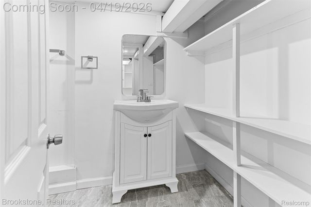 719 W 12 Mile Road, Royal Oak, MI 48073