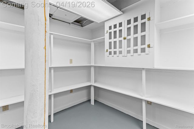 719 W 12 Mile Road, Royal Oak, MI 48073