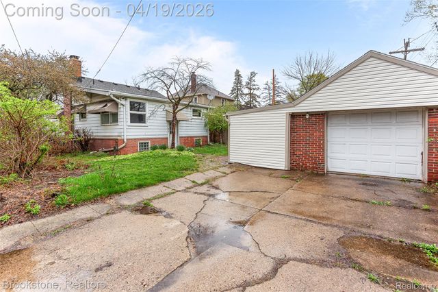 719 W 12 Mile Road, Royal Oak, MI 48073