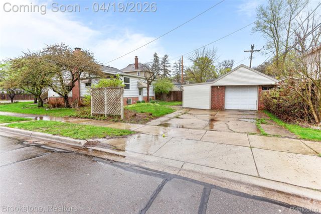 719 W 12 Mile Road, Royal Oak, MI 48073