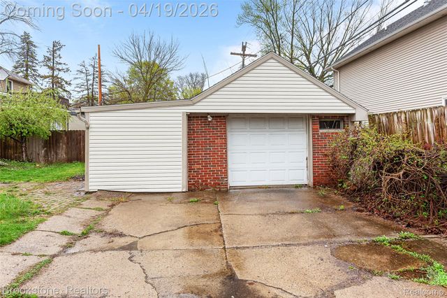 719 W 12 Mile Road, Royal Oak, MI 48073