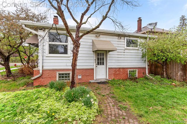 719 W 12 Mile Road, Royal Oak, MI 48073