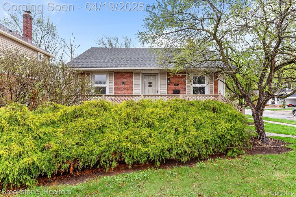 719 W 12 Mile Road, Royal Oak, MI 48073