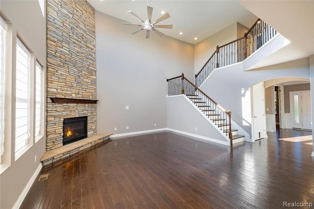 22721 Arcadia Bluffs, South Lyon, MI 48178