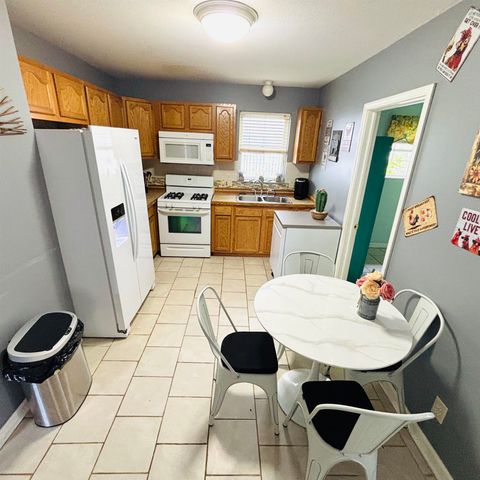 211 State Street, Bay City, MI 48706
