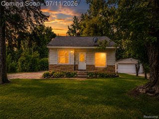 4855 Hatchery Road, Waterford Charter Township, MI 48329