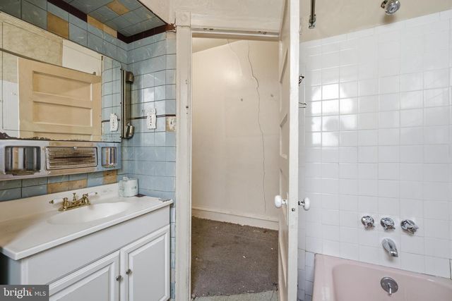 822 E WOODLAWN ST, Philadelphia, PA 19138