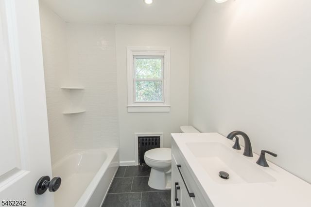 5 Underhill Ct, Nutley Twp., NJ 07110