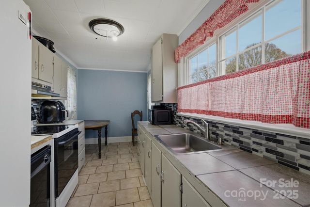 2 Sterling Avenue, Granite Falls, NC 28630