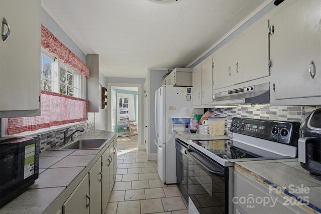 2 Sterling Avenue, Granite Falls, NC 28630