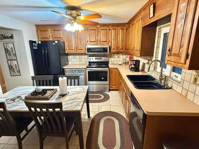 21 Simmons Ave, Brockton, MA 02301