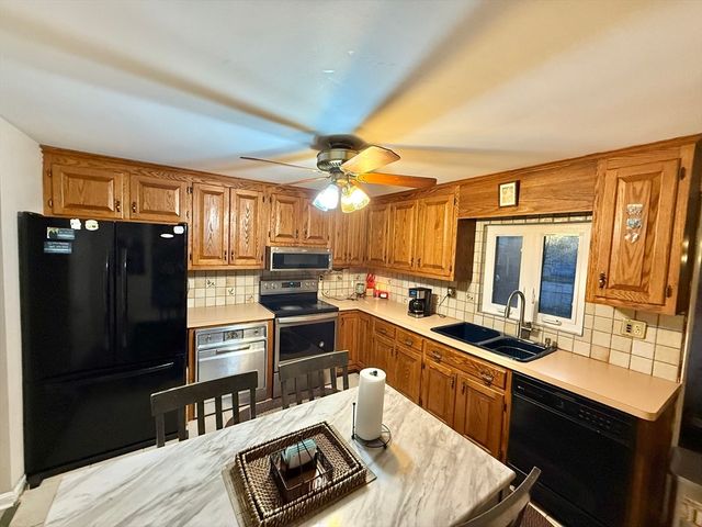 21 Simmons Ave, Brockton, MA 02301