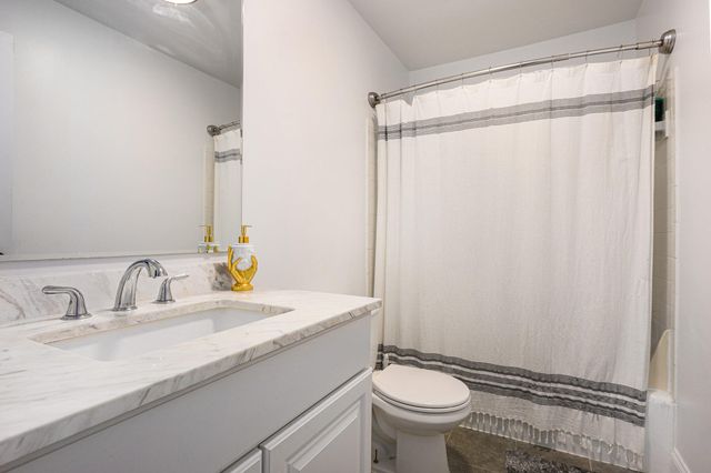 722 W Kilgore Road 301, Kalamazoo, MI 49008