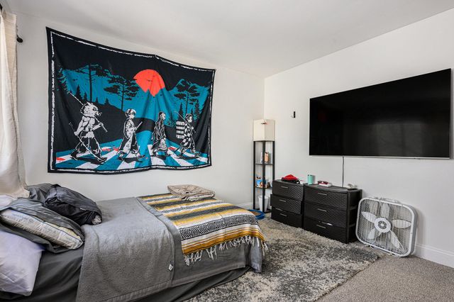 722 W Kilgore Road 301, Kalamazoo, MI 49008