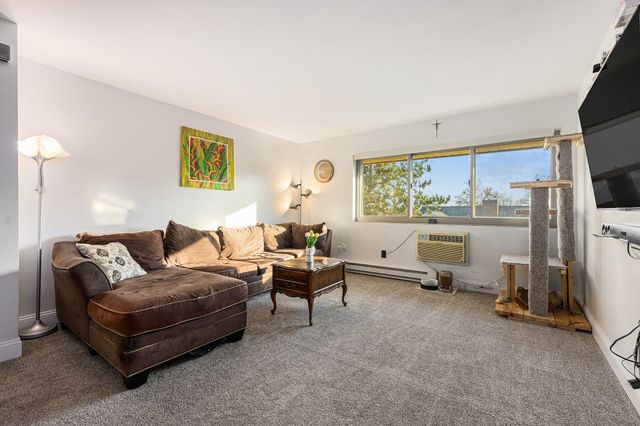 722 W Kilgore Road 301, Kalamazoo, MI 49008