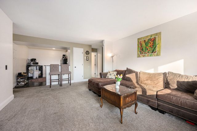 722 W Kilgore Road 301, Kalamazoo, MI 49008