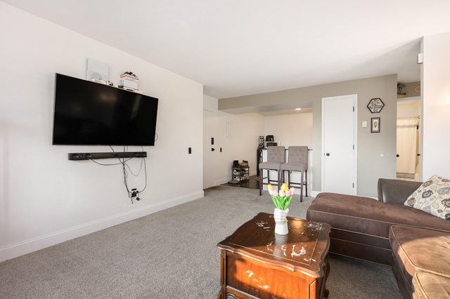 722 W Kilgore Road 301, Kalamazoo, MI 49008