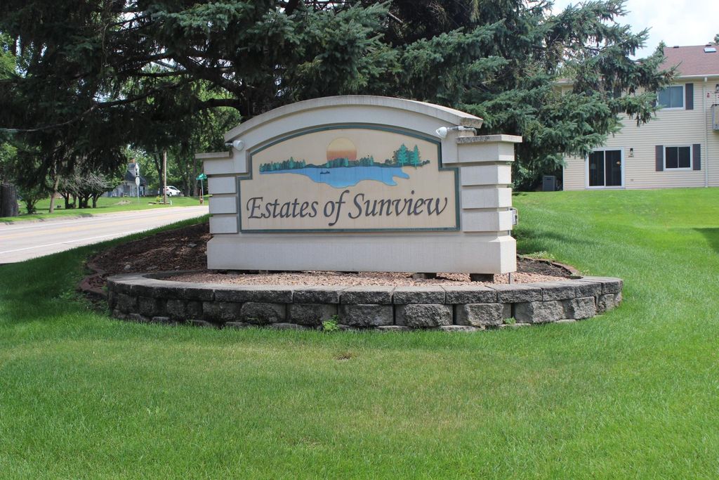 2477 Grenadier Avenue N, Oakdale, MN 55128