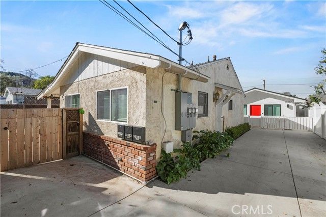 10323 Eldora, Sunland (los Angeles), CA 91040