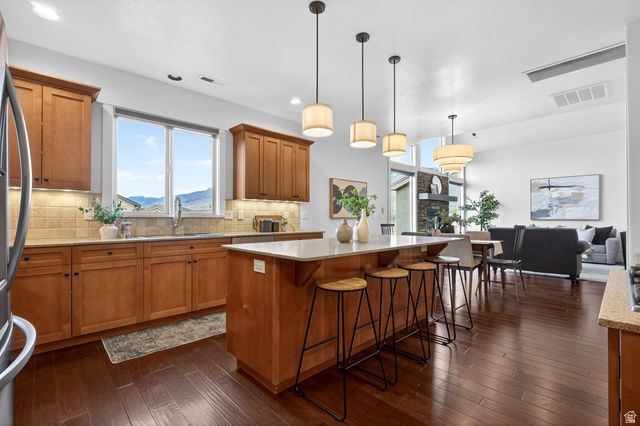 1882 W OLD FORT CIR, Farmington, UT 84025