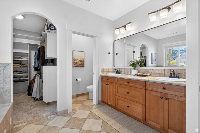 1882 W OLD FORT CIR, Farmington, UT 84025