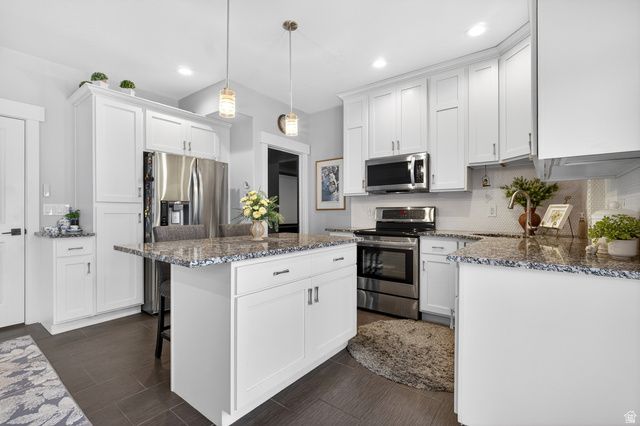 1882 W OLD FORT CIR, Farmington, UT 84025