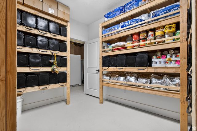 1882 W OLD FORT CIR, Farmington, UT 84025