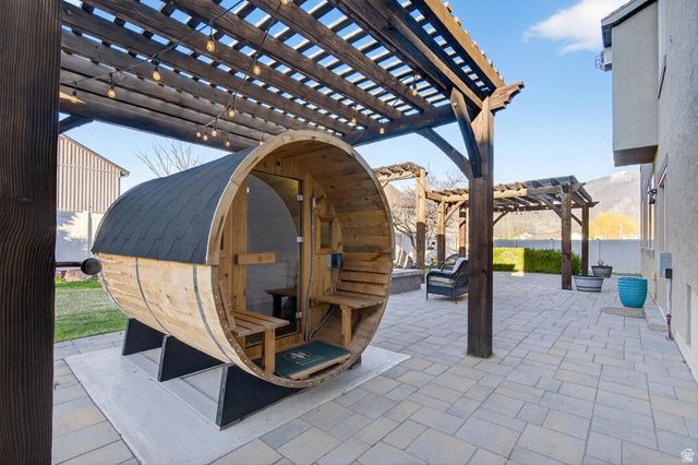 1882 W OLD FORT CIR, Farmington, UT 84025