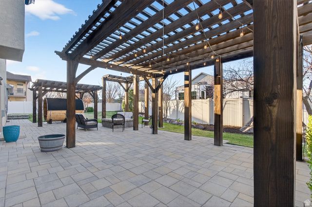 1882 W OLD FORT CIR, Farmington, UT 84025