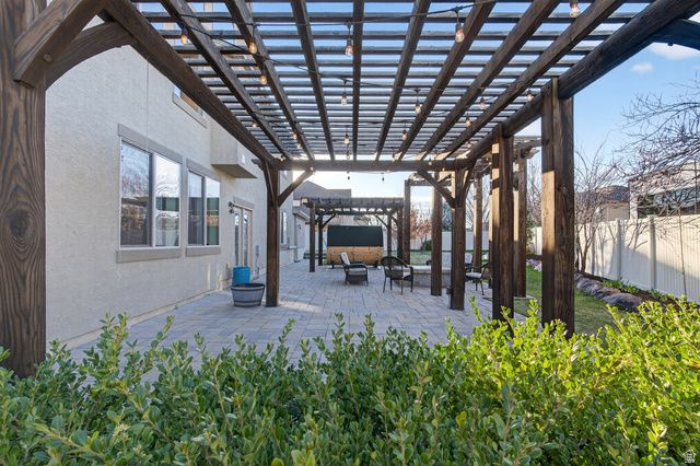 1882 W OLD FORT CIR, Farmington, UT 84025