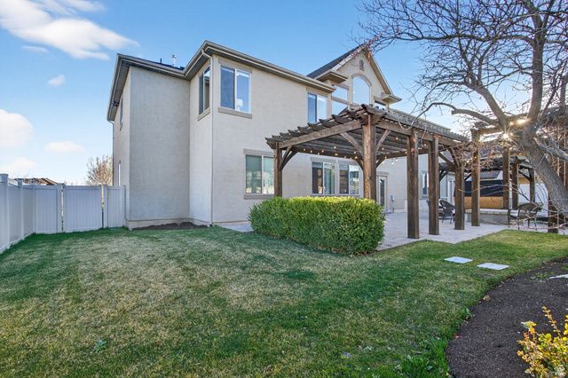 1882 W OLD FORT CIR, Farmington, UT 84025