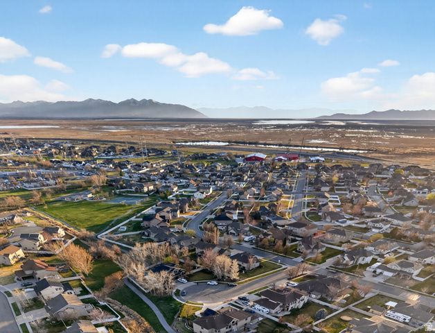 1882 W OLD FORT CIR, Farmington, UT 84025