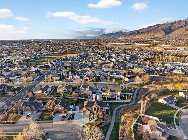1882 W OLD FORT CIR, Farmington, UT 84025