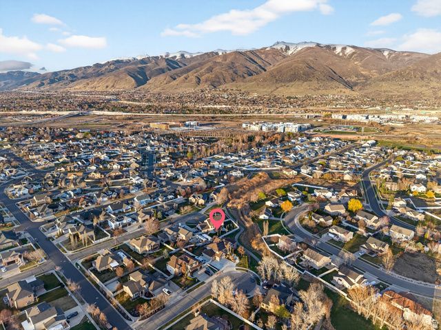1882 W OLD FORT CIR, Farmington, UT 84025