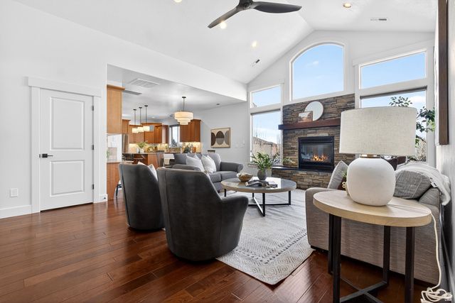 1882 W OLD FORT CIR, Farmington, UT 84025