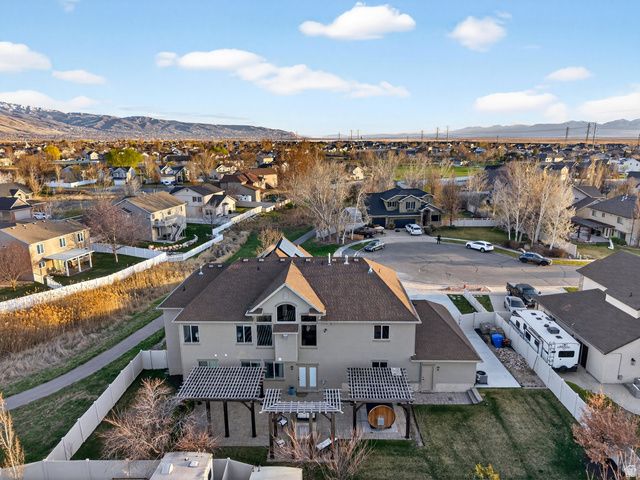 1882 W OLD FORT CIR, Farmington, UT 84025