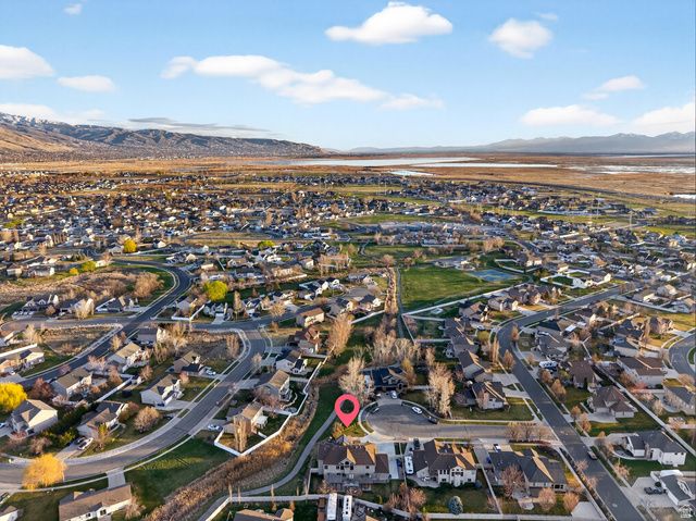 1882 W OLD FORT CIR, Farmington, UT 84025