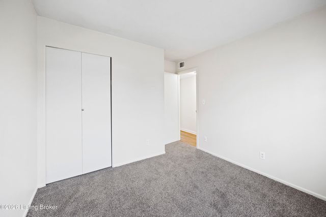 5206 Rookwood Ave, Louisville, KY 40218