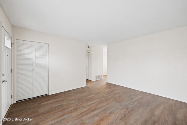 5206 Rookwood Ave, Louisville, KY 40218