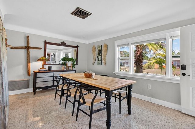 5214 25TH AVENUE N, St Petersburg, FL 33710