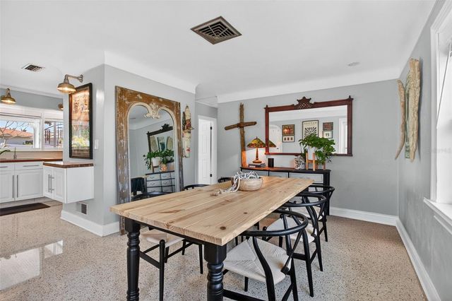 5214 25TH AVENUE N, St Petersburg, FL 33710