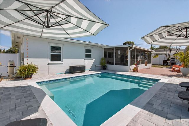 5214 25TH AVENUE N, St Petersburg, FL 33710