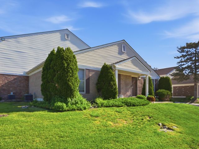 7652 Woodview Drive, Waterford Twp, MI 48327