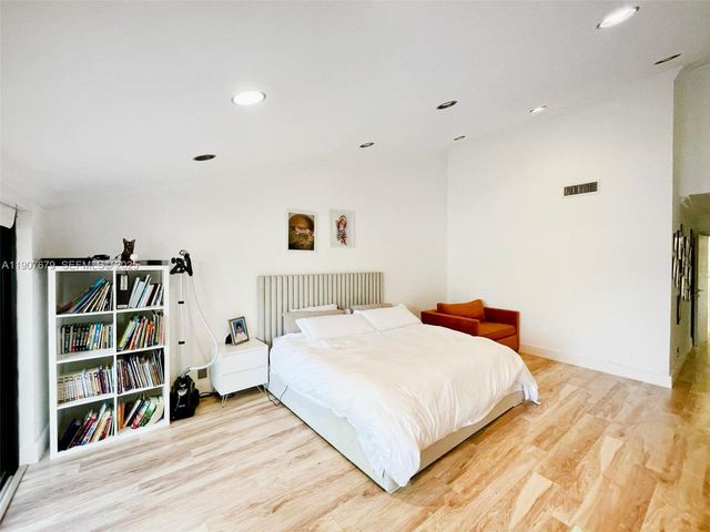 20444 NE 34th Court 12, Aventura, FL 33180