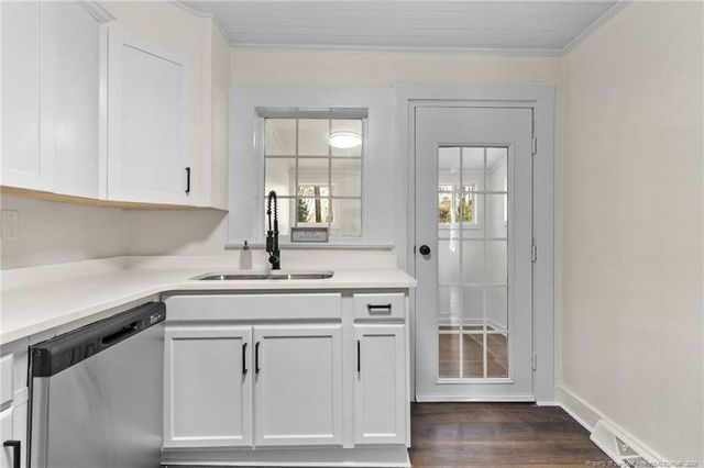 704 S Elm Avenue, Dunn, NC 28334