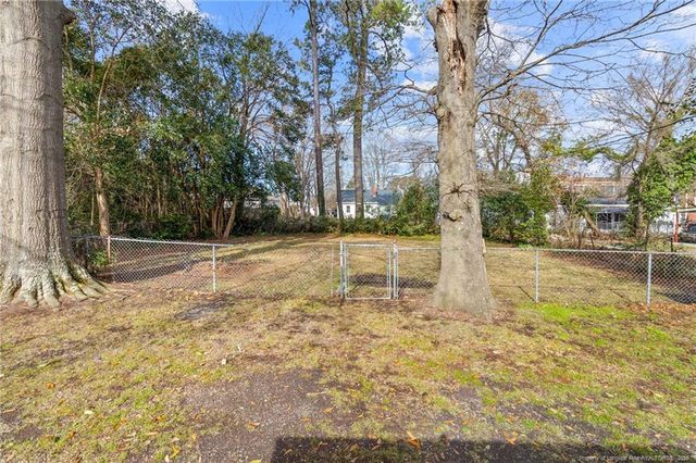 704 S Elm Avenue, Dunn, NC 28334