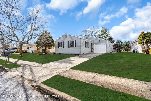 8 Venezia Street, Toms River, NJ 08757