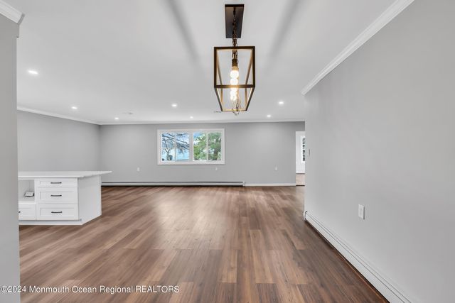 8 Venezia Street, Toms River, NJ 08757