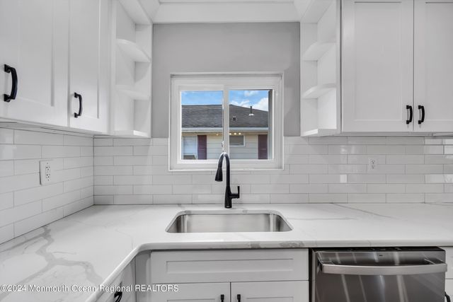 8 Venezia Street, Toms River, NJ 08757