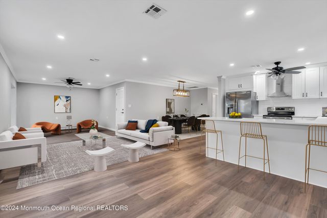 8 Venezia Street, Toms River, NJ 08757